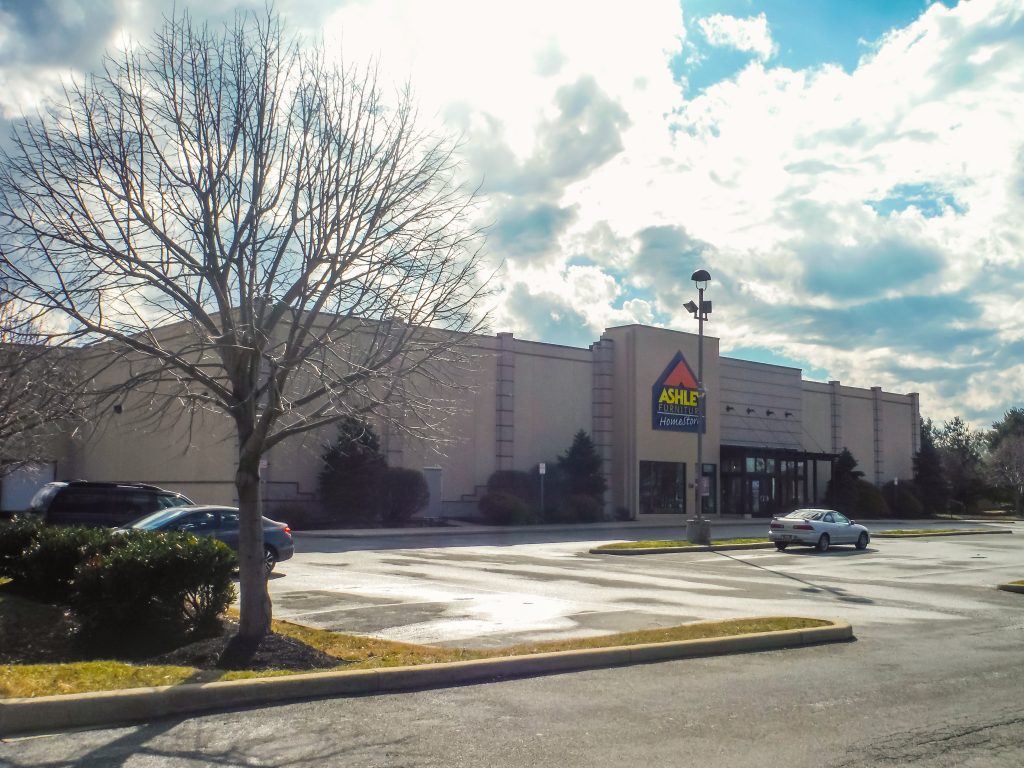 Glendale Plaza Shopping Center Capano Management Company